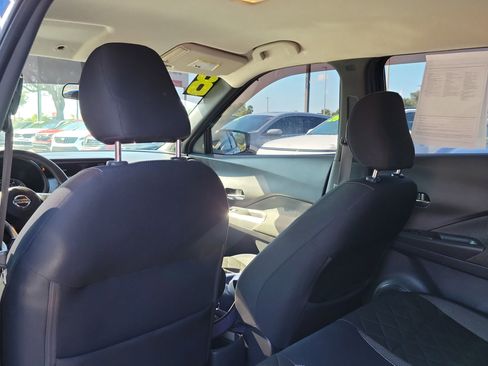 Used 2018 Nissan Kicks SV FWD image 13