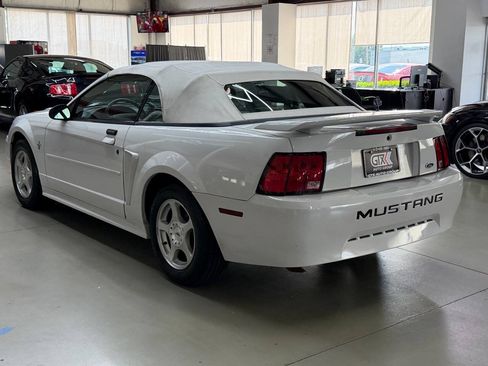 Used 2003 Ford Mustang Convertible RWD image 4