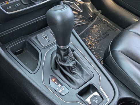 Used 2019 Jeep Cherokee Latitude Plus image 25