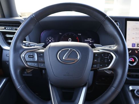 Used 2024 Lexus GX 550 w/ Accessory Package (31) AWD/4WD image 15