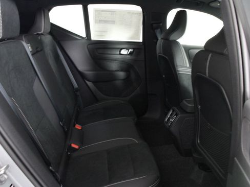 New 2026 Volvo XC40 B5 Ultra w/ Climate Package AWD/4WD image 11