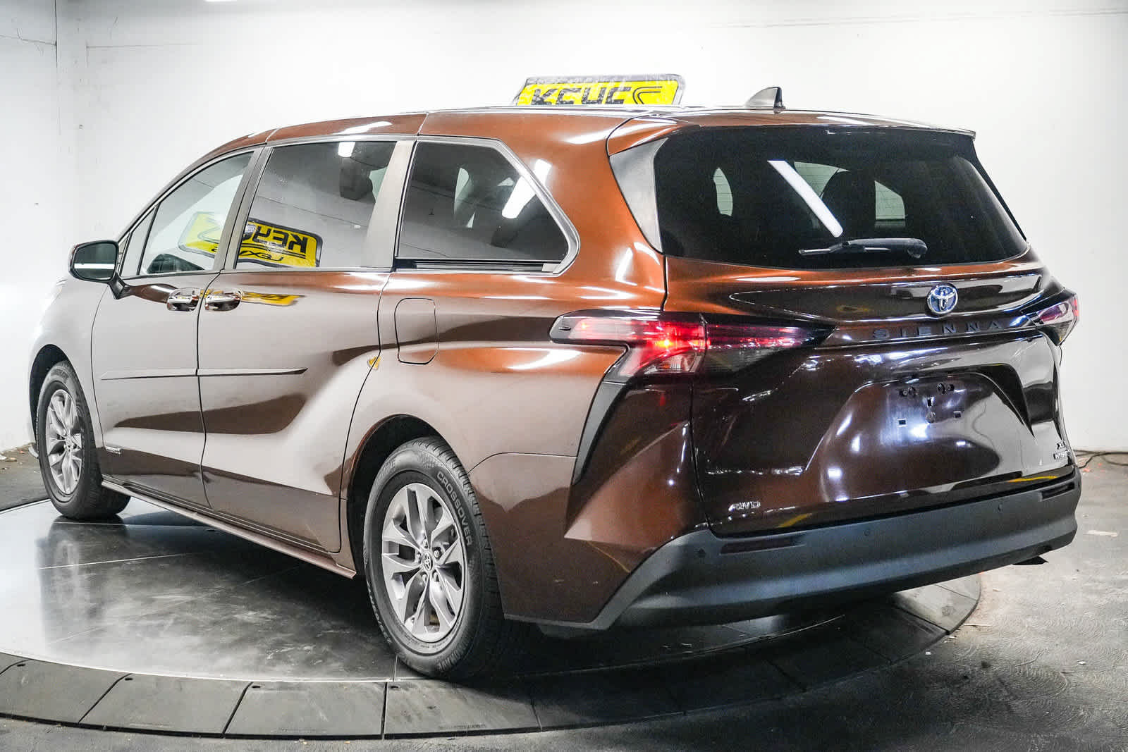 Used 2021 Toyota Sienna XLE AWD/4WD image 8