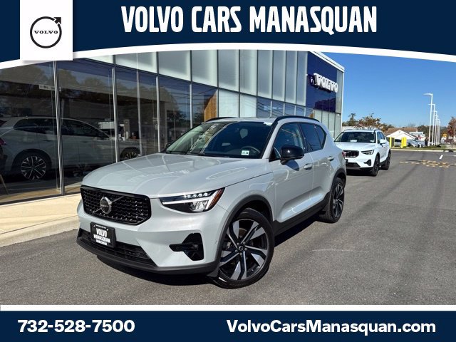 Used 2024 Volvo XC40 B5 Plus w/ Climate Package AWD/4WD image 1
