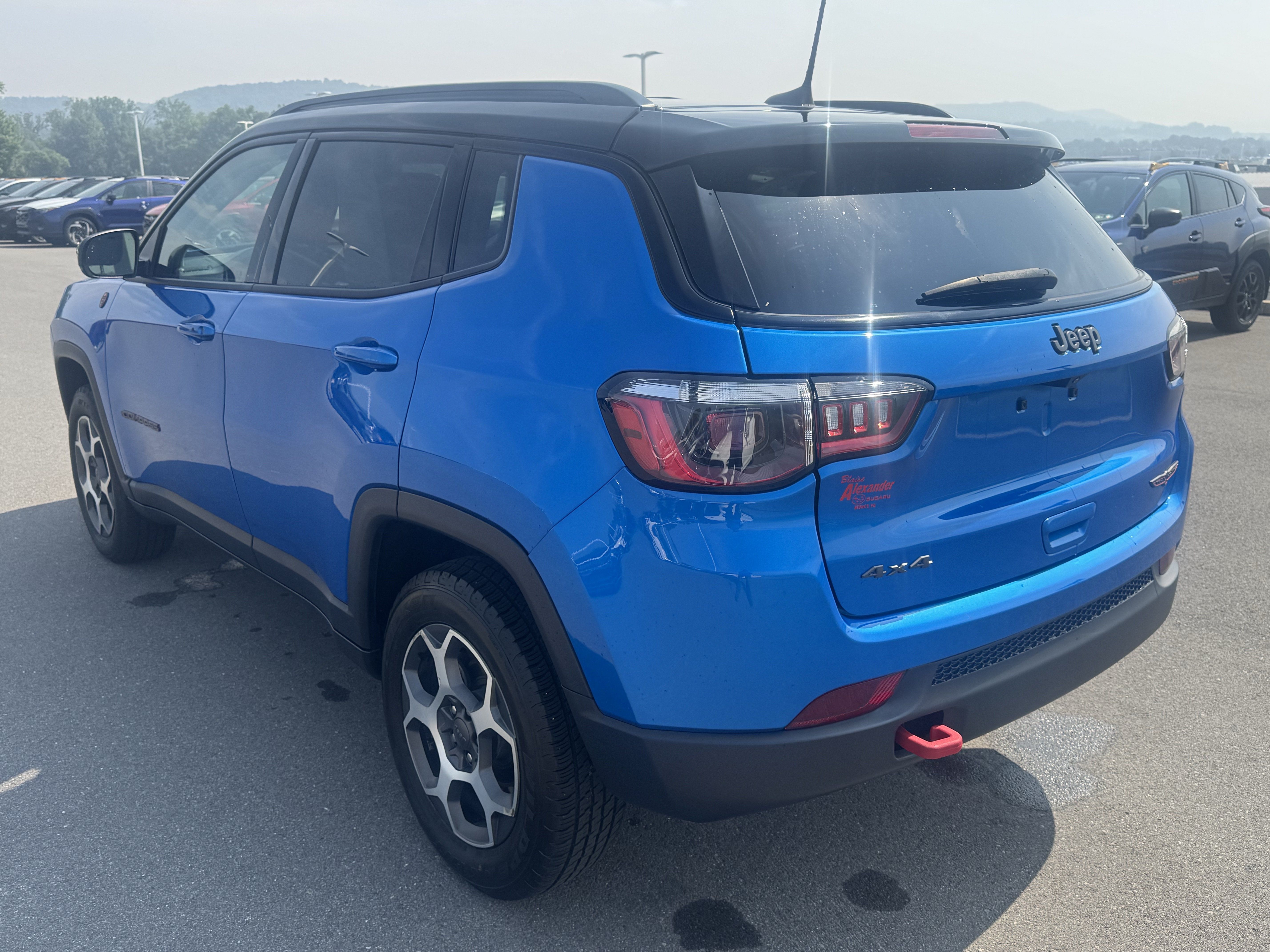 Used 2022 Jeep Compass Trailhawk w/ Trailhawk Convenience Group AWD/4WD image 6