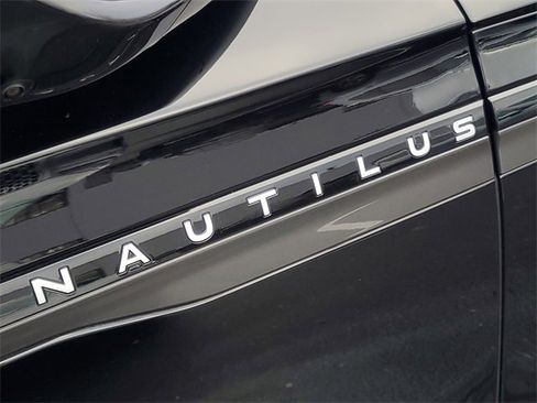 Certified 2024 Lincoln Nautilus Reserve w/ Jet Appearance Package (87T) image 10