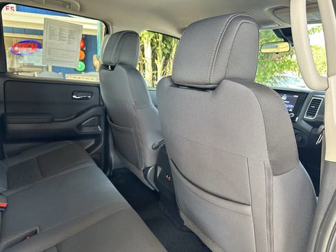 Used 2022 Nissan Frontier SV image 9