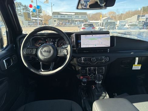 New 2026 Jeep Wrangler Unlimited Rubicon w/ Technology Group image 21