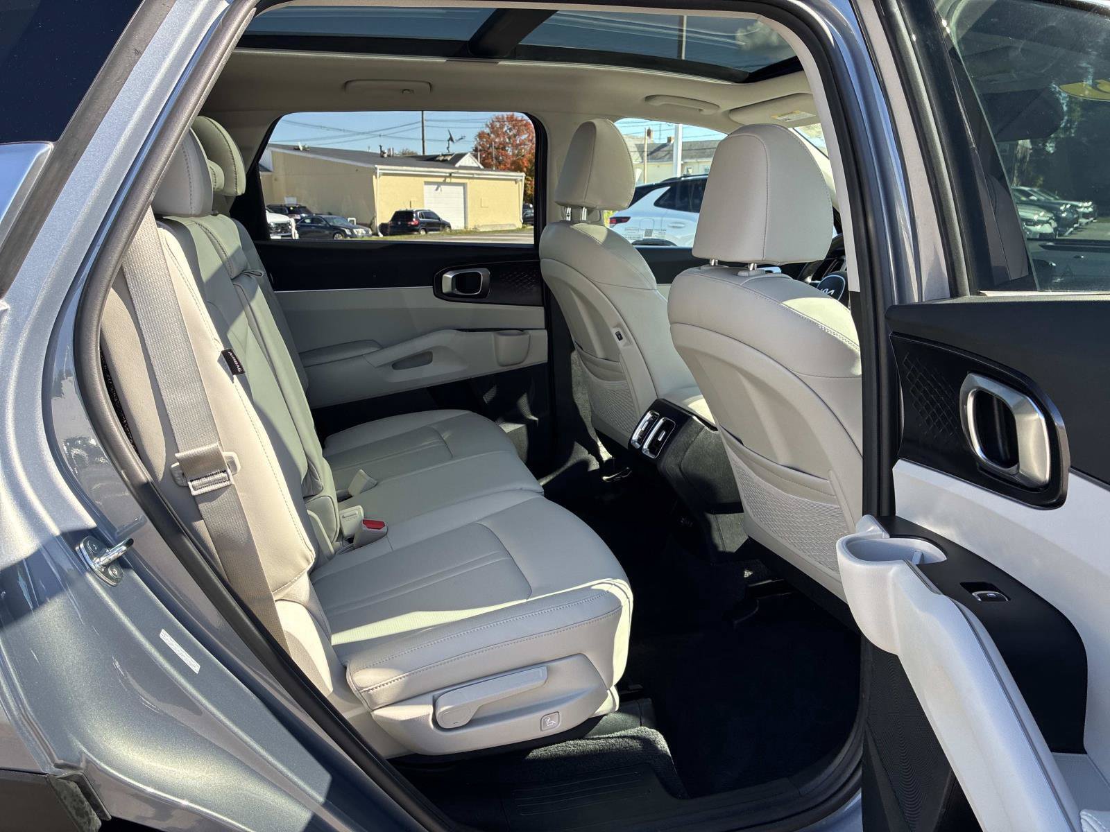 Used 2025 Kia Sorento S w/ Panoramic Sunroof Package AWD/4WD image 11