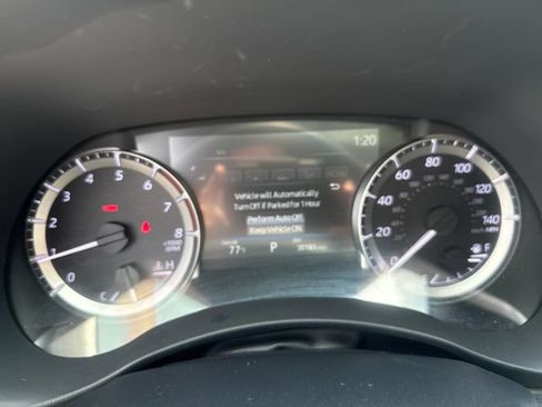 Used 2024 Toyota Highlander XLE AWD/4WD image 12