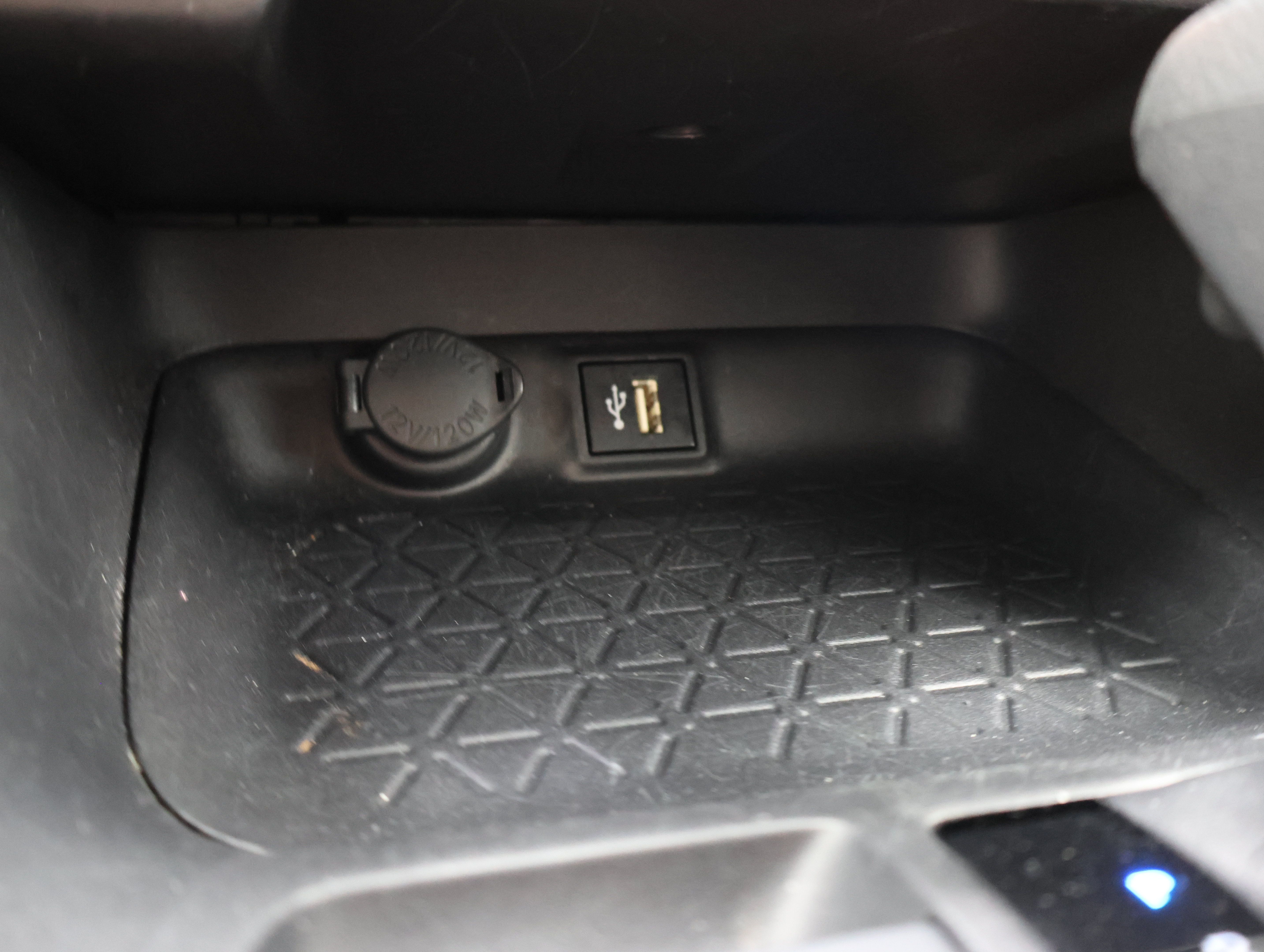 Used 2025 Toyota RAV4 LE AWD/4WD image 42