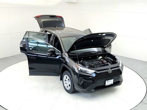 Used 2025 Toyota RAV4 LE AWD/4WD image 17
