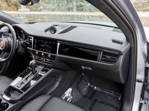 Certified 2026 Porsche Macan AWD/4WD image 62