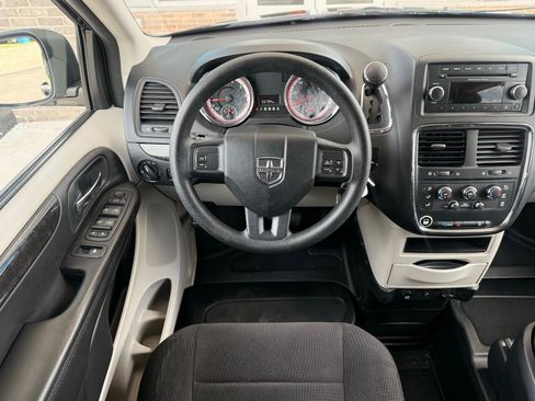 Used 2013 Dodge Grand Caravan SXT image 26