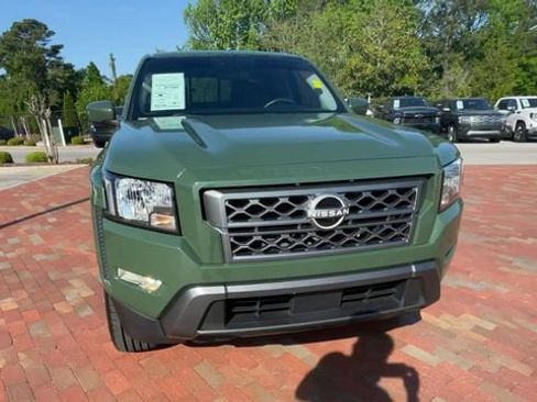 Used 2022 Nissan Frontier SV RWD image 4