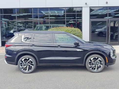 New 2025 Mitsubishi Outlander SE image 8