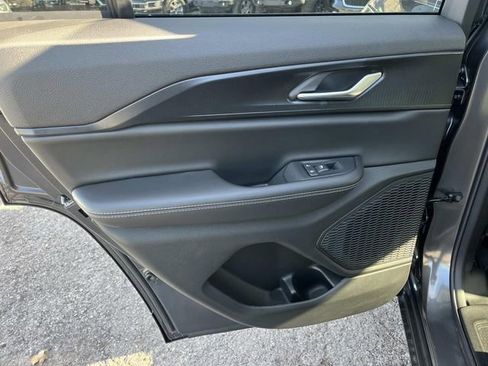 New 2025 Jeep Grand Cherokee Altitude image 18