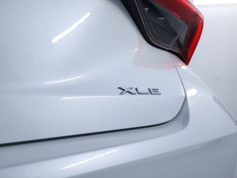 Used 2021 Toyota Avalon XLE image 10