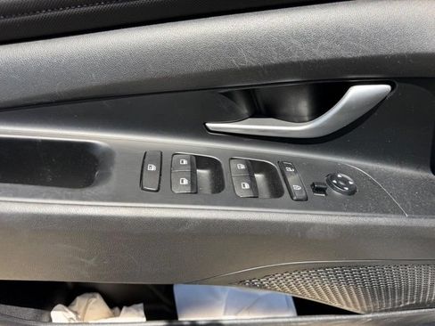 Used 2024 Hyundai Elantra Limited FWD image 17