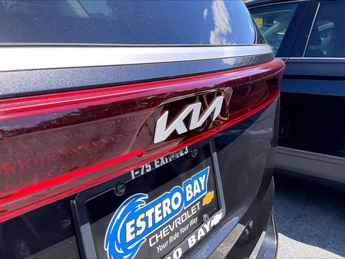 Used 2024 Kia Carnival LX image 9