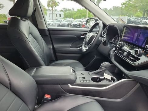 Used 2024 Toyota Highlander XLE image 35