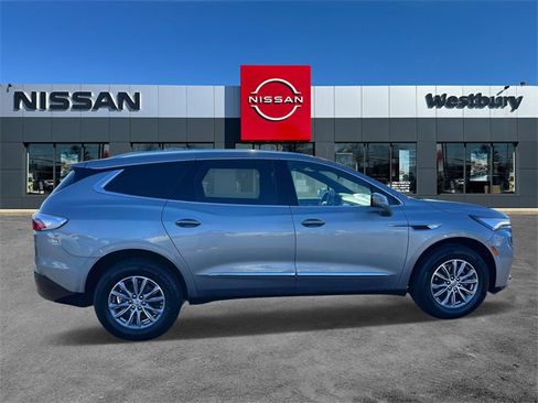 Used 2024 Buick Enclave Premium image 2