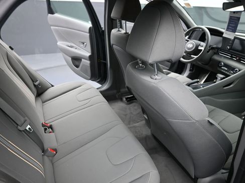 Certified 2025 Hyundai Elantra Sport image 31