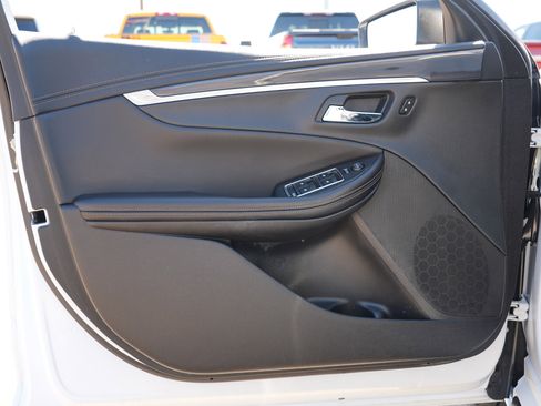 Used 2019 Chevrolet Impala LT FWD image 11
