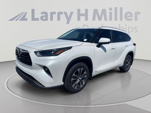 Certified 2026 Toyota Highlander XLE AWD/4WD image 1