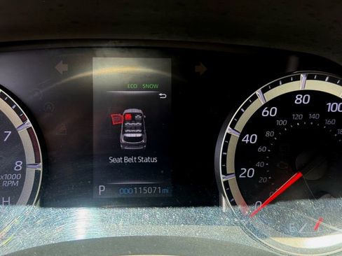 Used 2020 Toyota Highlander L FWD image 21