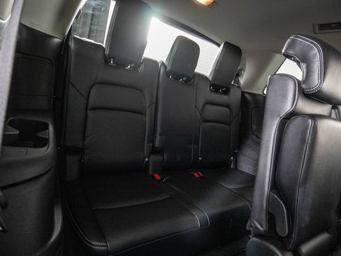 Used 2022 Nissan Pathfinder SV FWD image 17