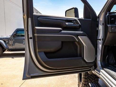 Used 2025 GMC Sierra 2500 AT4X AWD/4WD image 32