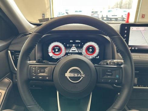 Used 2024 Nissan Rogue SL image 10