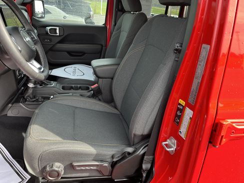 Used 2025 Jeep Wrangler Unlimited Sahara w/ Safety Group image 14