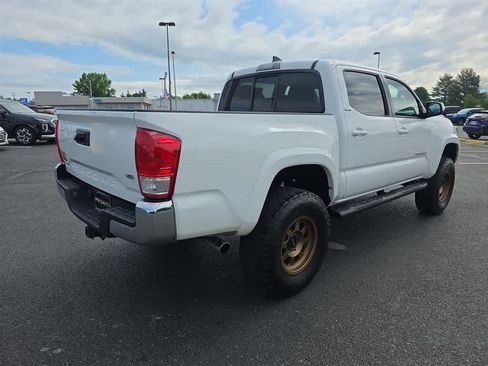 Used 2017 Toyota Tacoma SR5 w/ Tow Package AWD/4WD image 16