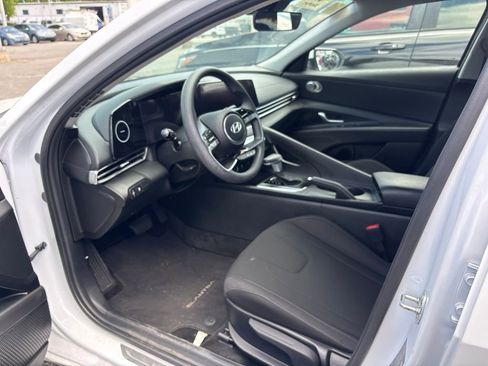 Used 2024 Hyundai Elantra SEL FWD image 13