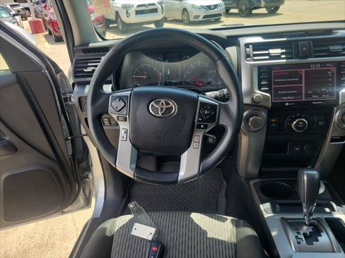 Certified 2022 Toyota 4Runner SR5 AWD/4WD image 18