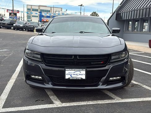 Used 2019 Dodge Charger SXT w/ Blacktop Package image 8