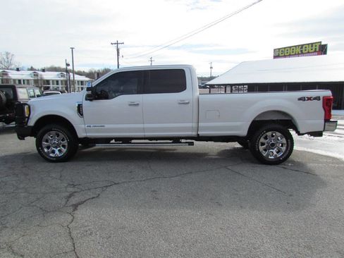 Used 2017 Ford F250 Lariat w/ Chrome Package image 4