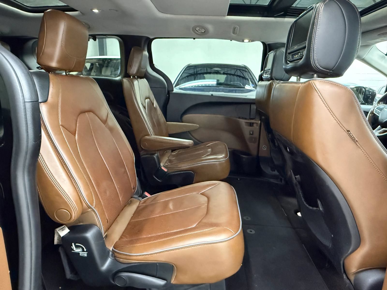 Used 2017 Chrysler Pacifica Limited FWD image 21