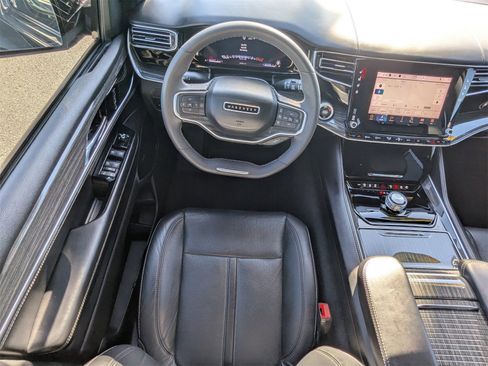 Used 2022 Jeep Wagoneer Series III w/ Premium Group I image 18