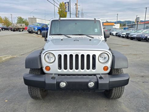 Used 2011 Jeep Wrangler Unlimited Sport image 2