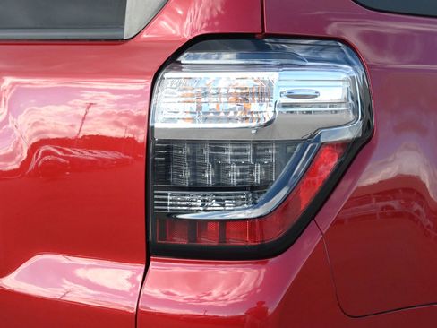 Used 2019 Toyota 4Runner Limited AWD/4WD image 23