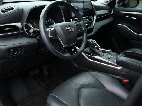 Used 2022 Toyota Highlander Limited AWD/4WD image 3