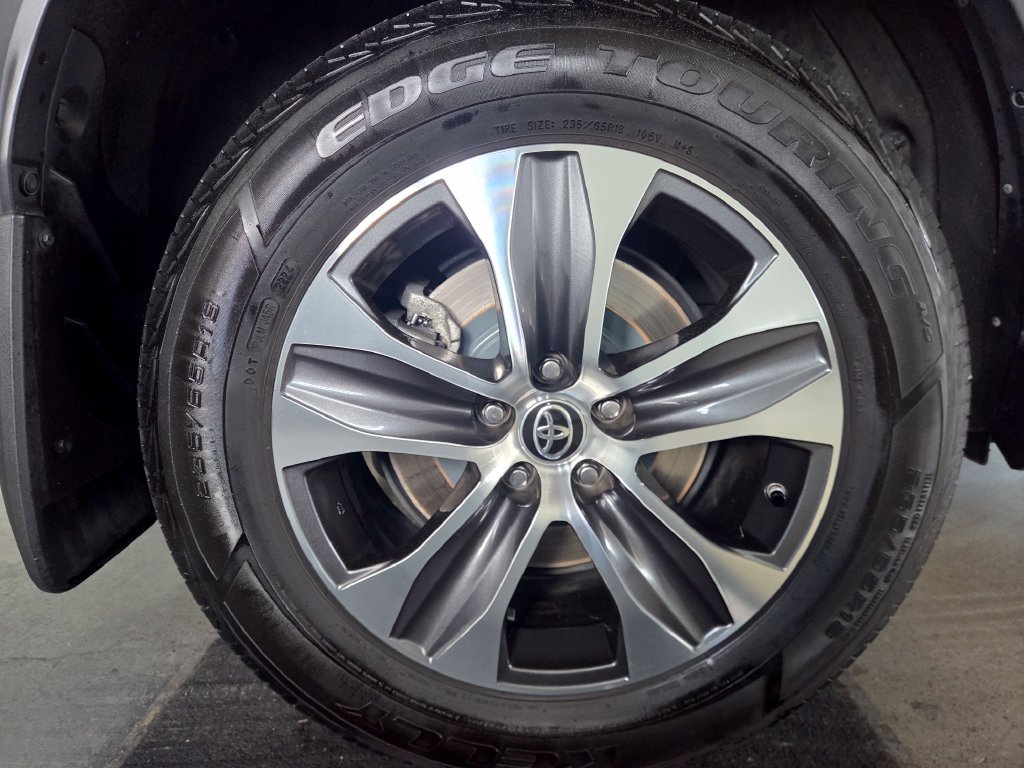 Used 2021 Toyota Highlander XLE AWD/4WD image 21