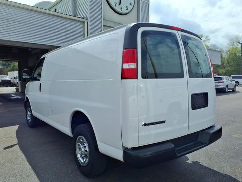 Used 2021 Chevrolet Express 2500 w/ Driver Convenience Package image 7