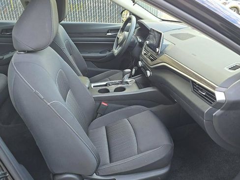 Used 2025 Nissan Altima 2.5 SV FWD image 4