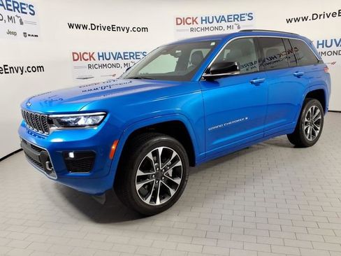 Used 2023 Jeep Grand Cherokee Overland AWD/4WD image 1