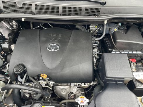 Used 2017 Toyota Sienna XLE Premium FWD image 16