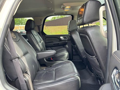 Used 2014 Cadillac Escalade Platinum AWD/4WD image 36