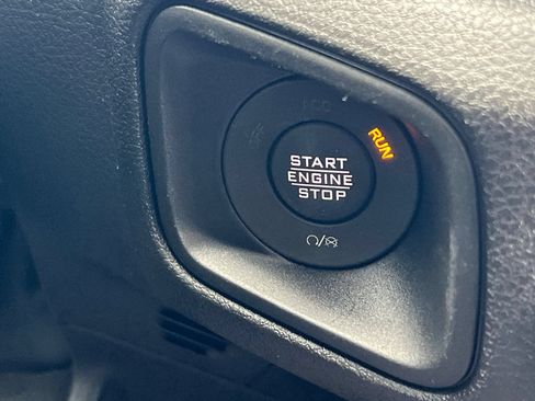 Used 2024 Jeep Gladiator Sport AWD/4WD image 18